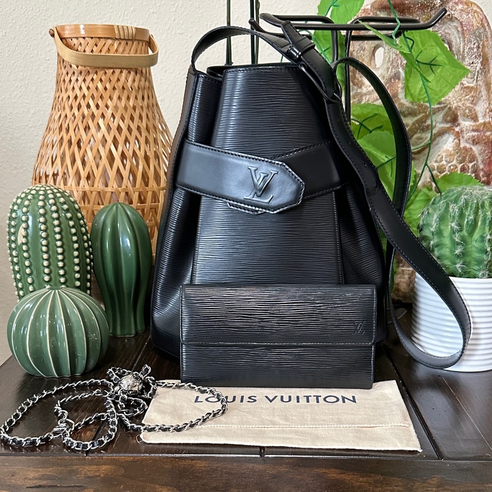 Louis Vuitton Epi Sac D'Epaule Bucket bag and Epi wallet set